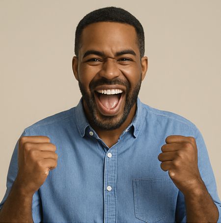 heer met gebalde vuisten en ogen gesloten 3